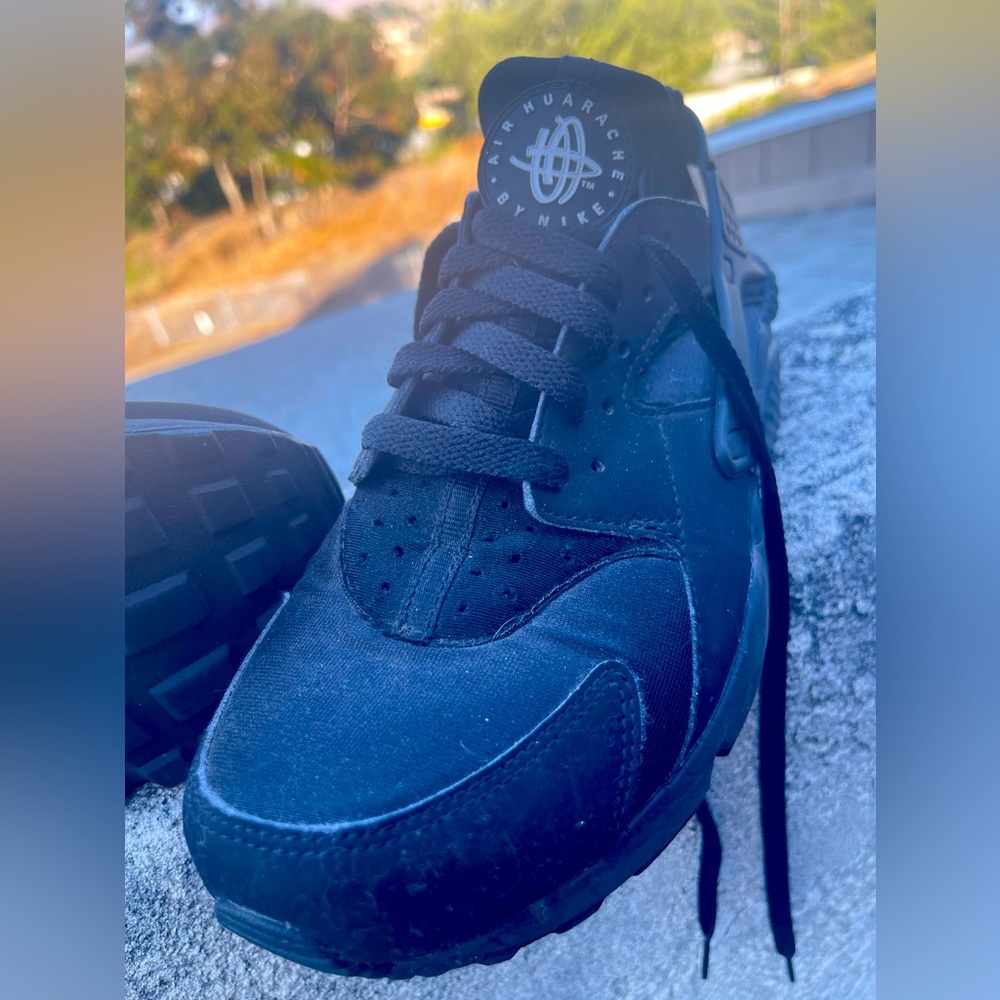 Nike Air Huaraches black shoes